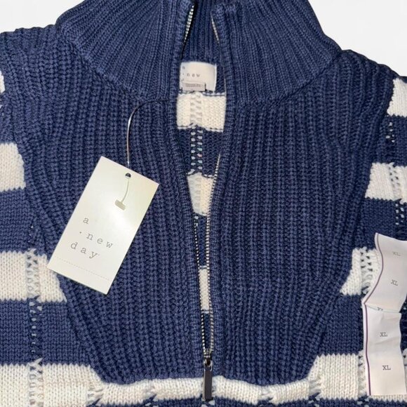 A New Day Women's Mock Turtleneck 1/4 Zip Sweater Cream/Navy Striped Size XL. - Picture 3 of 4